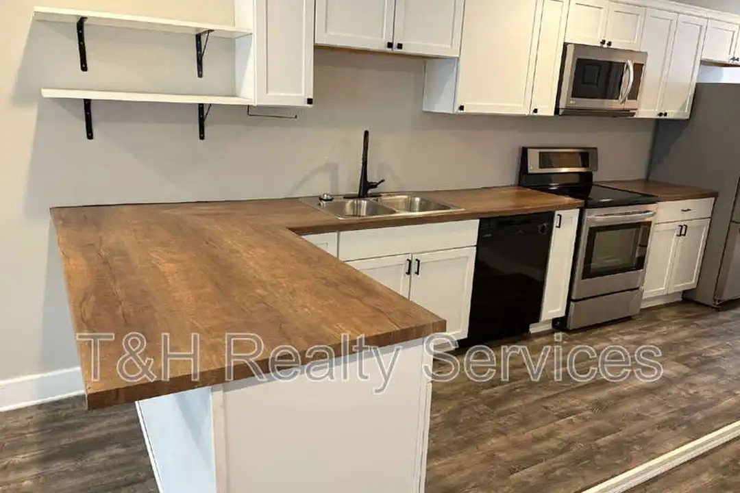 2921 N Delaware St - View 4