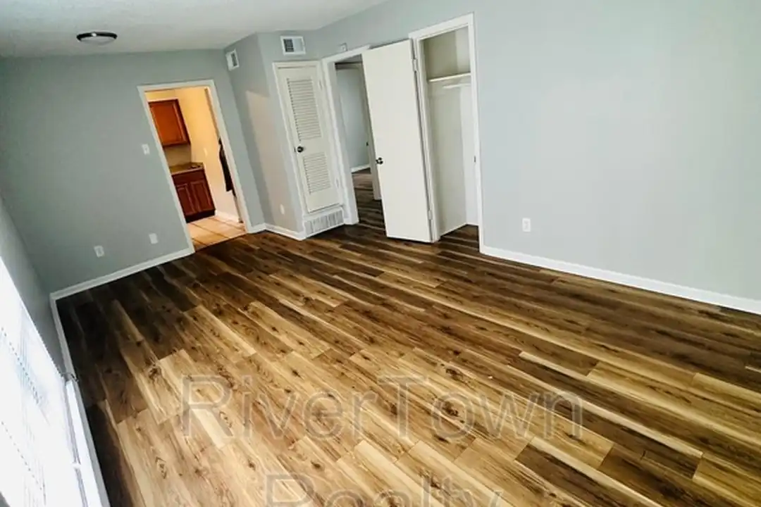 155 Clark Pl - Widok 2