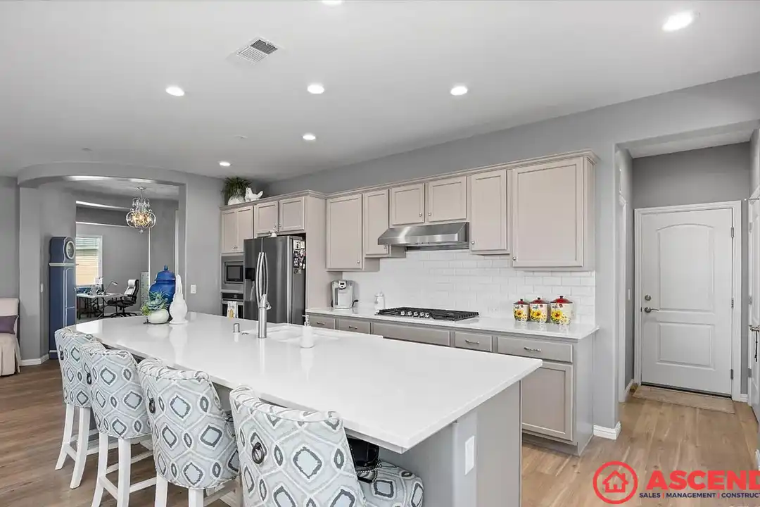 House in Bakersfield - More