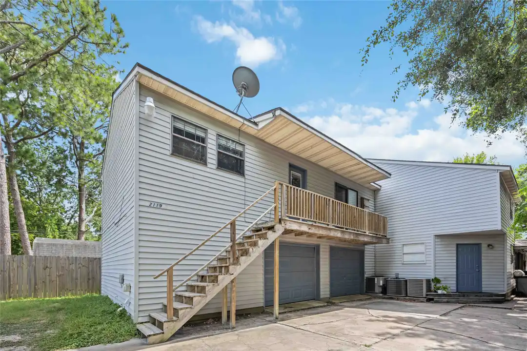 2119 N Austin Ave unit C - View 2