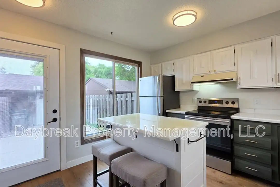 2229 4th Ave S – photo 1
