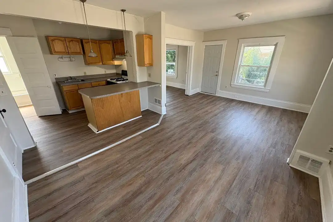 7951 Lorain Ave unit Unit 3 – photo 1