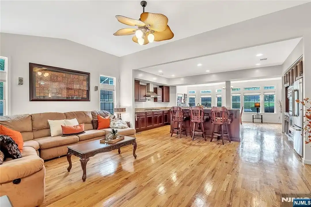 8 Mary Ct - View 6