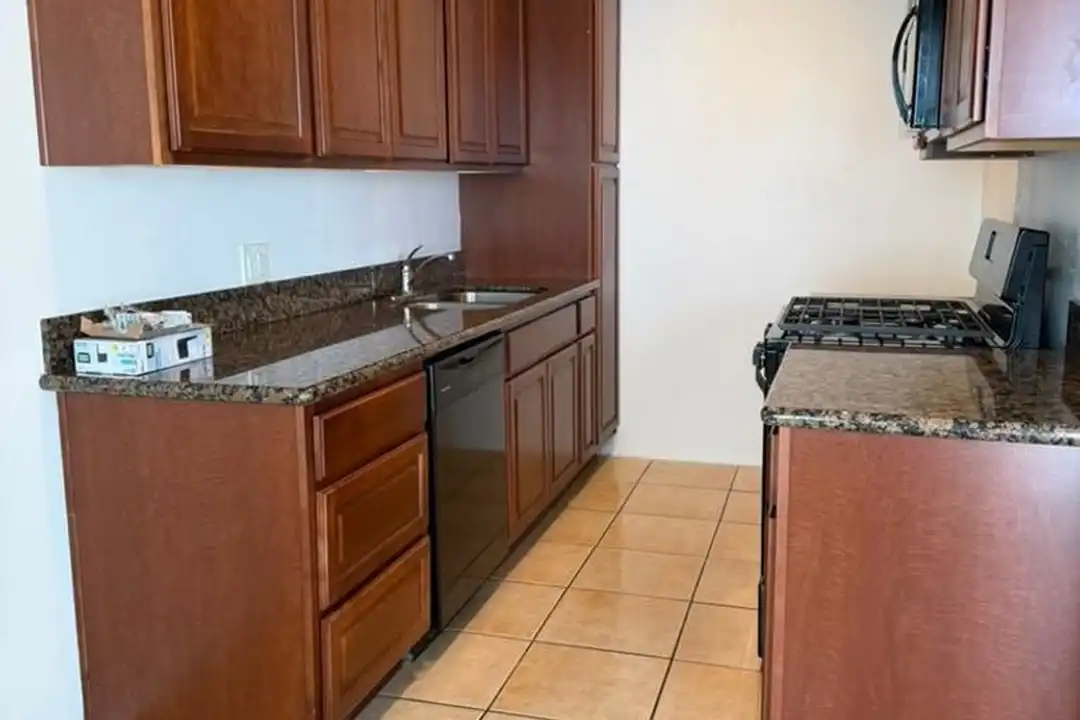 932 Temple Ave unit C – photo 1