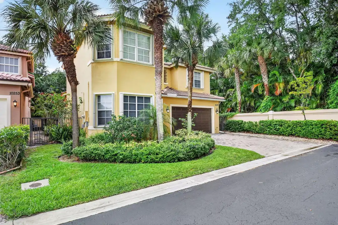 10247 Isle Wynd Ct - View 3