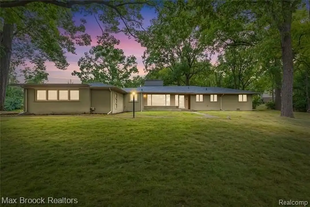 3988 Lakeland Ln – photo 1 of 52