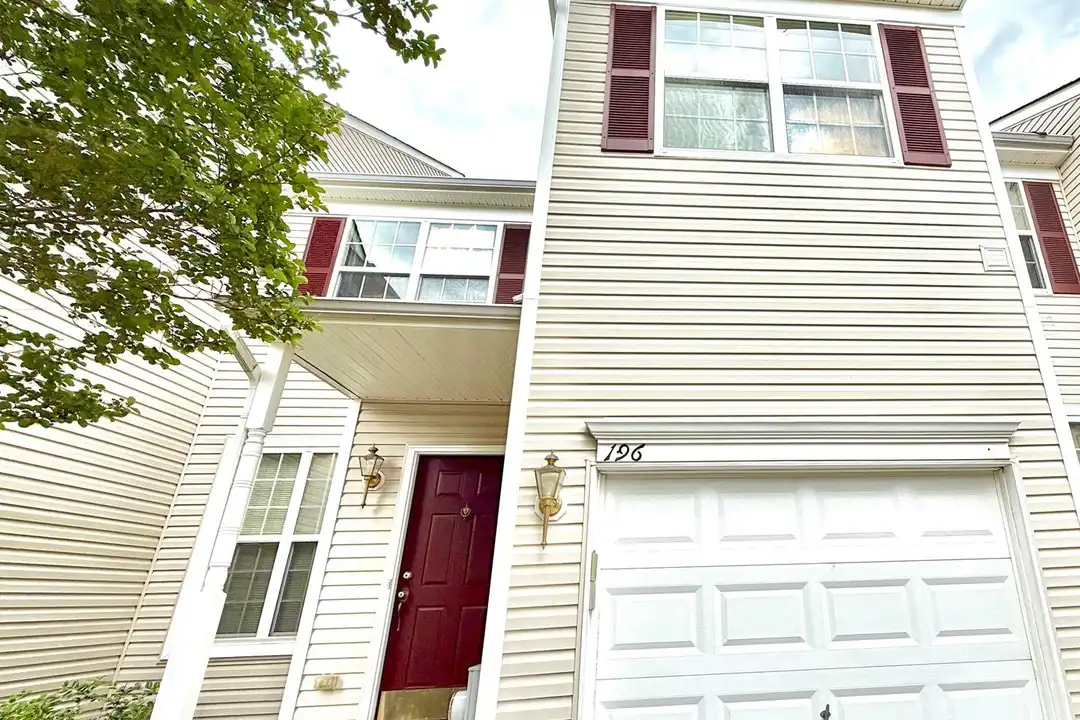 196 Chancellor Dr – photo 1 of 10