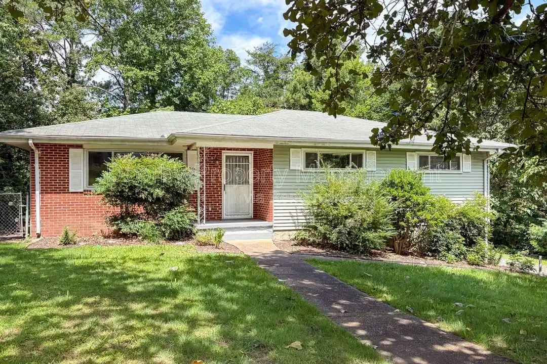 1127 Clermont Dr – photo 1