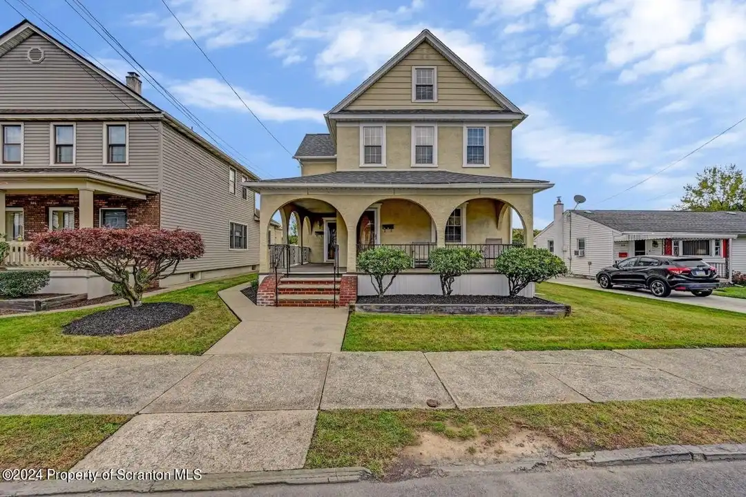 942 Lincoln St #FIRST – photo 1 of 21