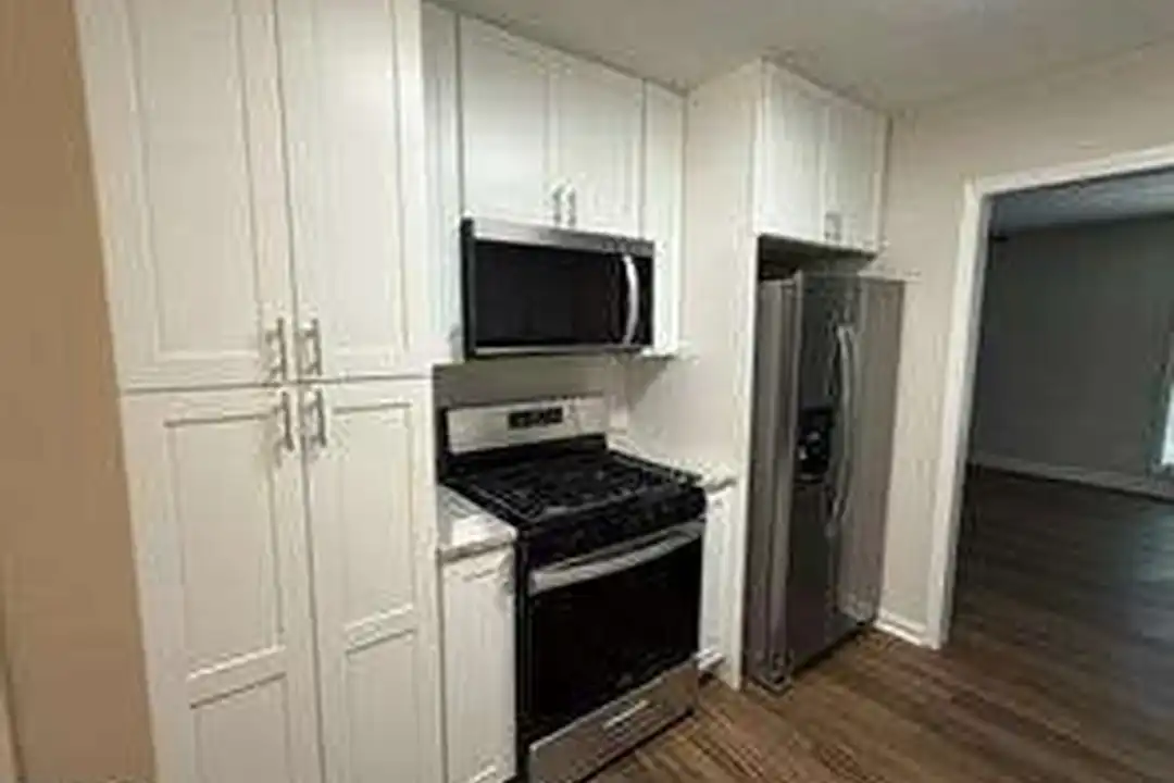 House in Canton - View 5