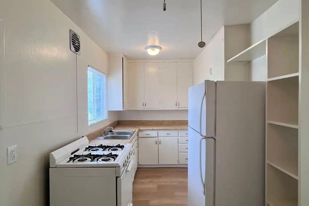 Apartment in San Diego - More