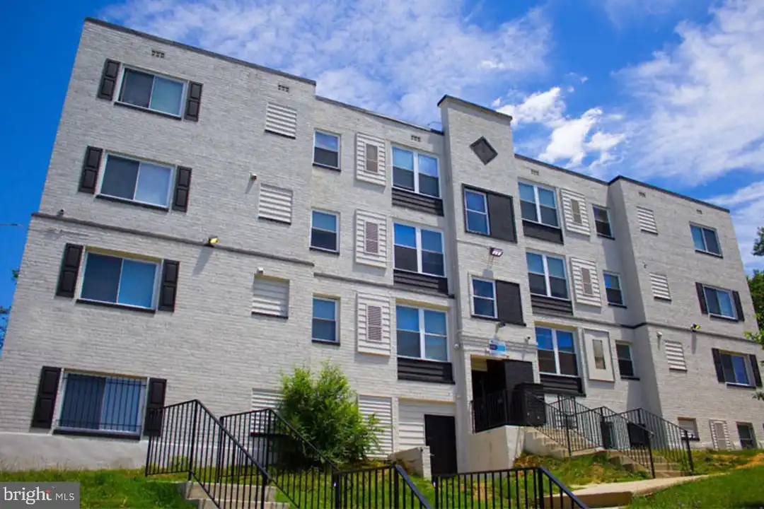 330 37th St SE unit T2 – photo 1
