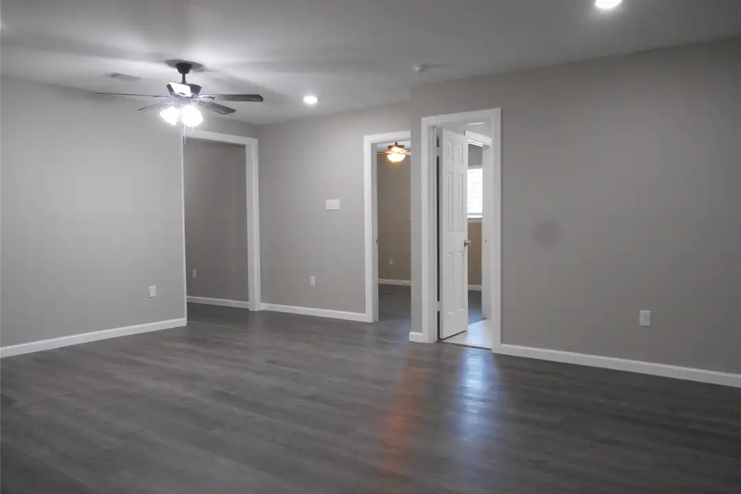 1547 Greenfield Rd - View 3