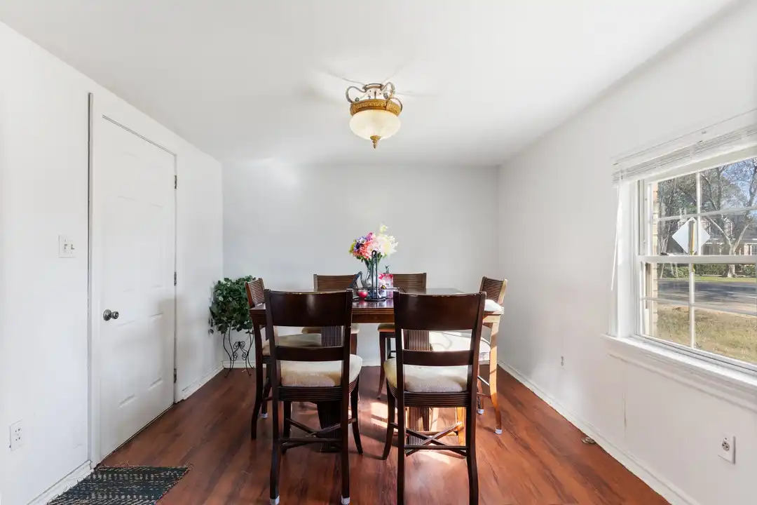 2520 1st St - View 3