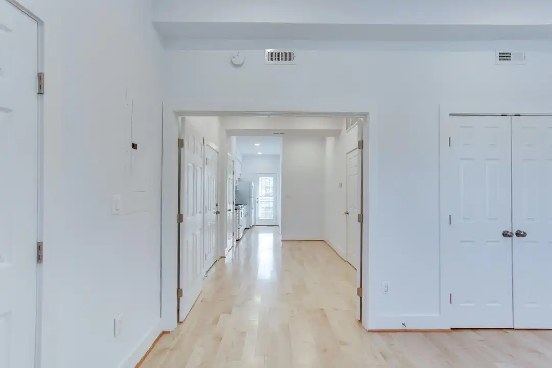 Apartment in Washington - View 2
