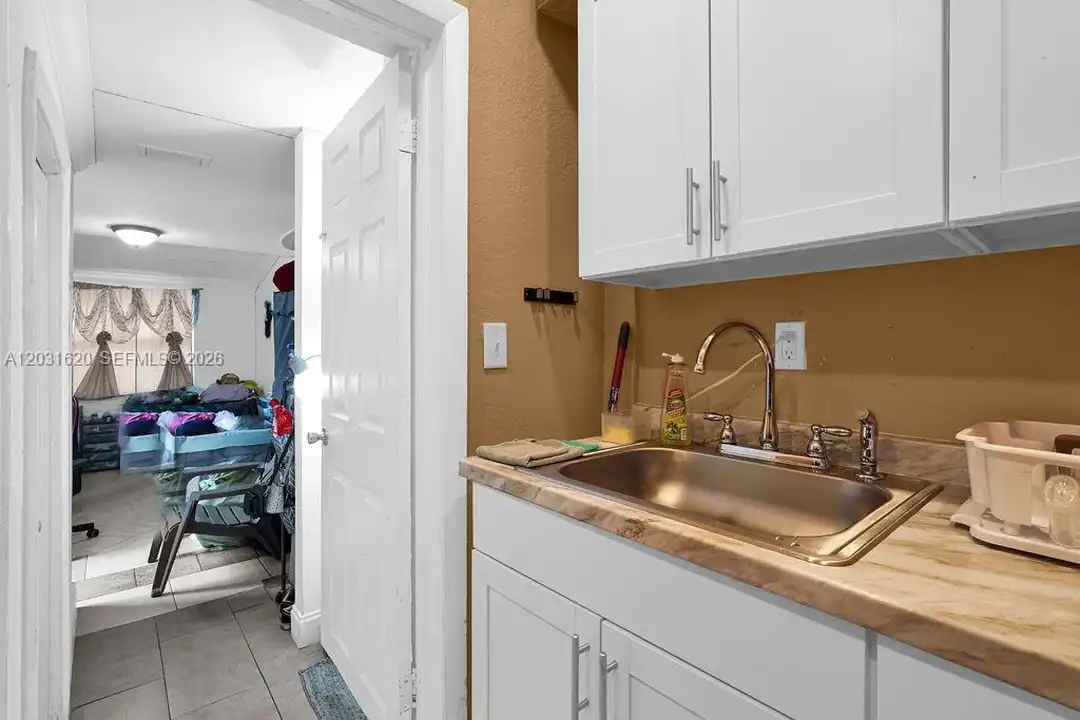 Apartment in Miami - More
