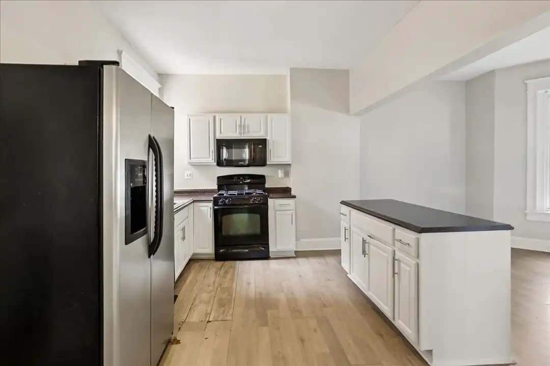 Apartment in Washington - View 5