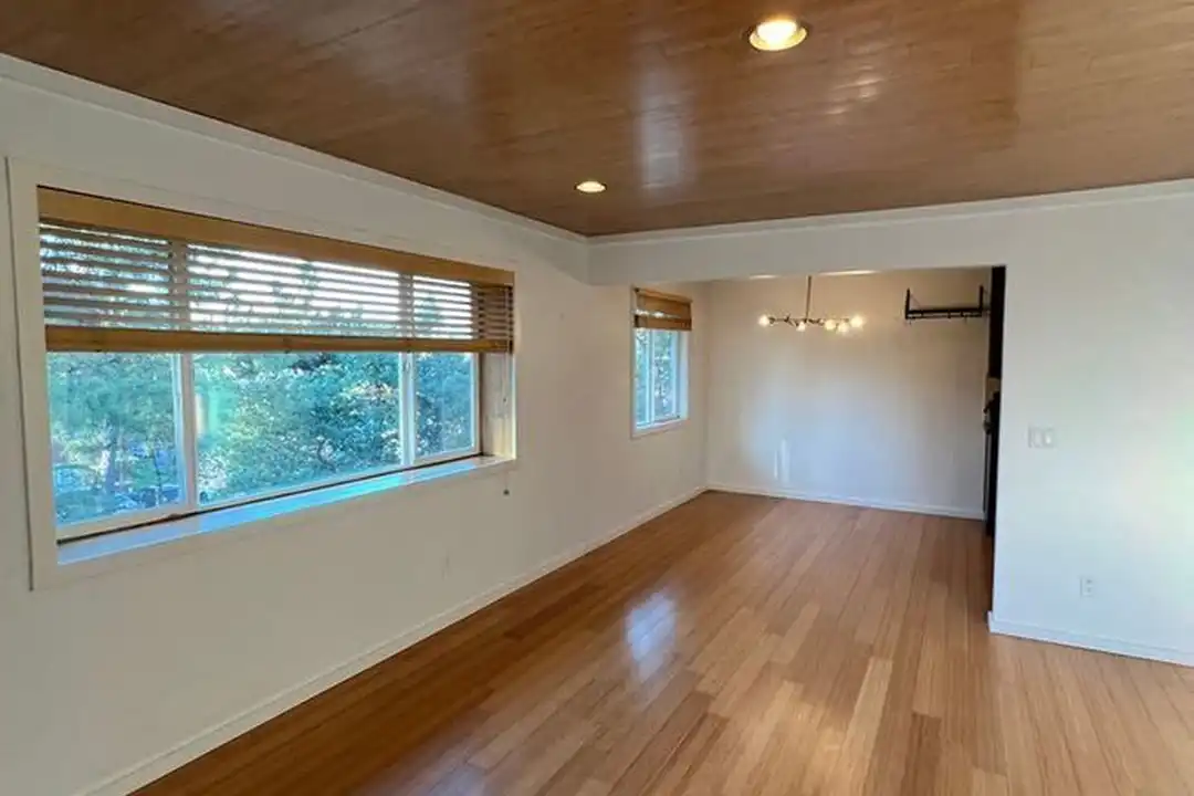 5715 NE Sacramento St - View 4