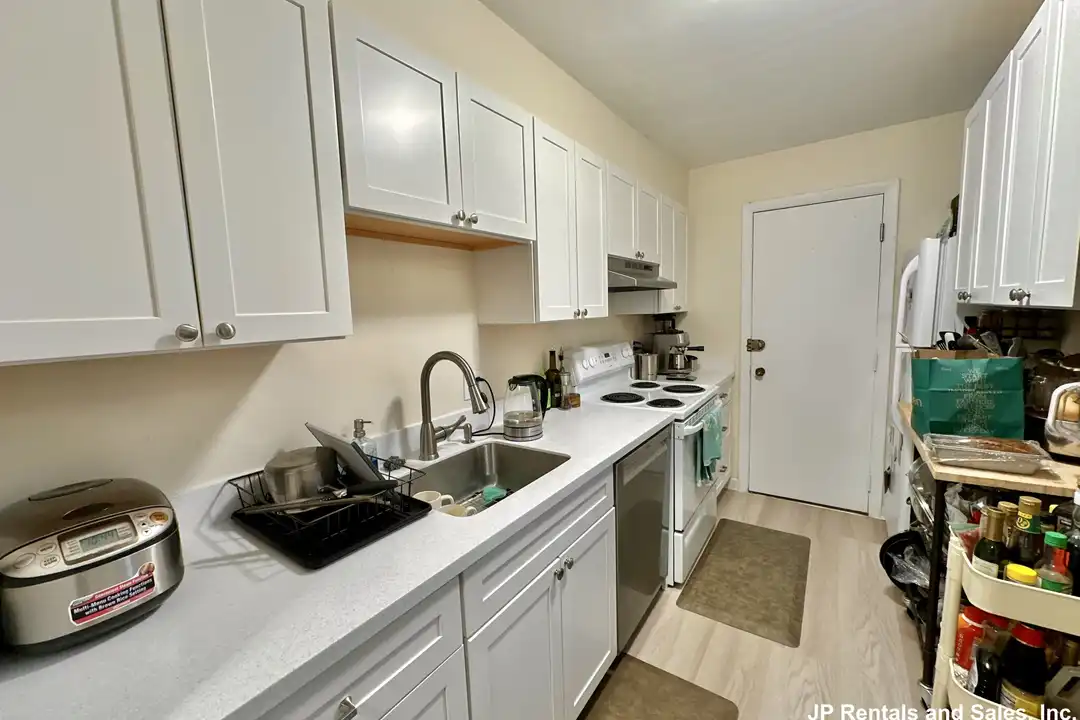 804 Centre St unit 7 - View 5