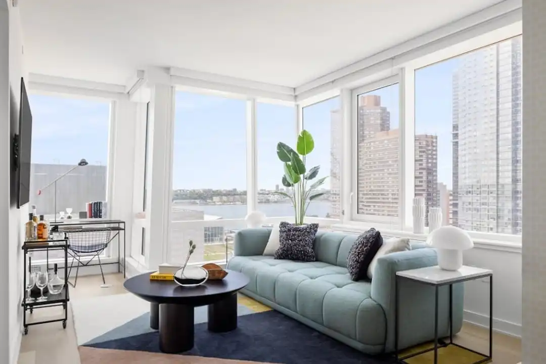 555 W 38th St unit 4104 - View 5
