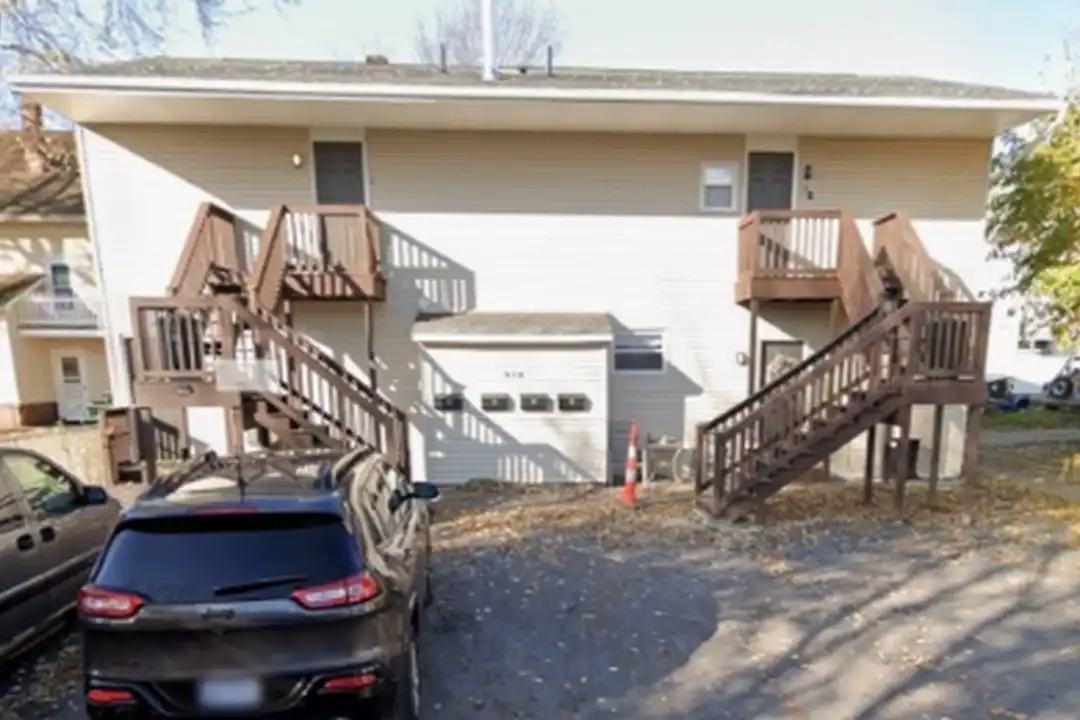 914 Dartmouth Ave SW unit C – photo 1 of 9