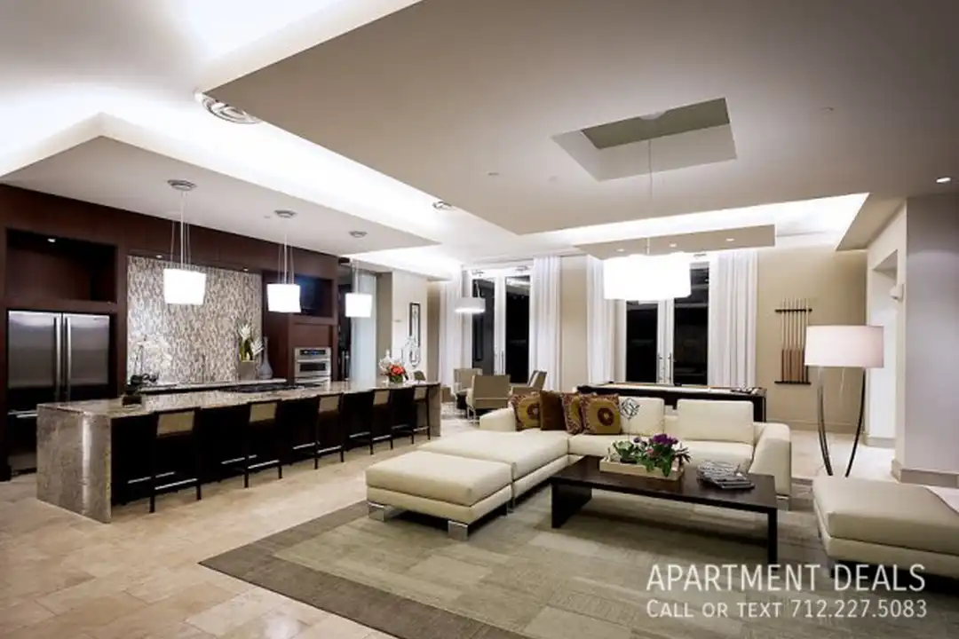 Apartment in Houston, Rice Village, University Place - More