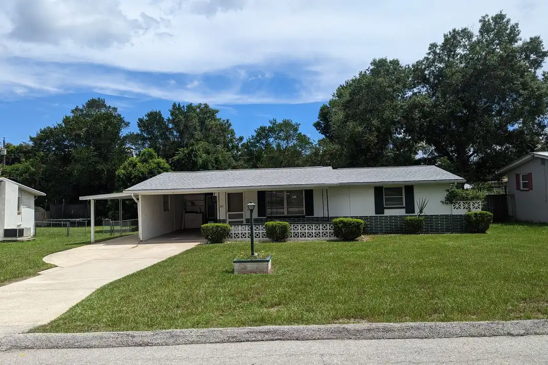 23 N Lee St – photo 1 of 16