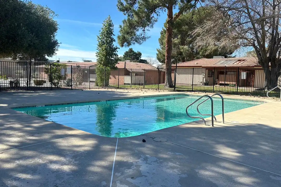 425 N Lamb Blvd – photo 1