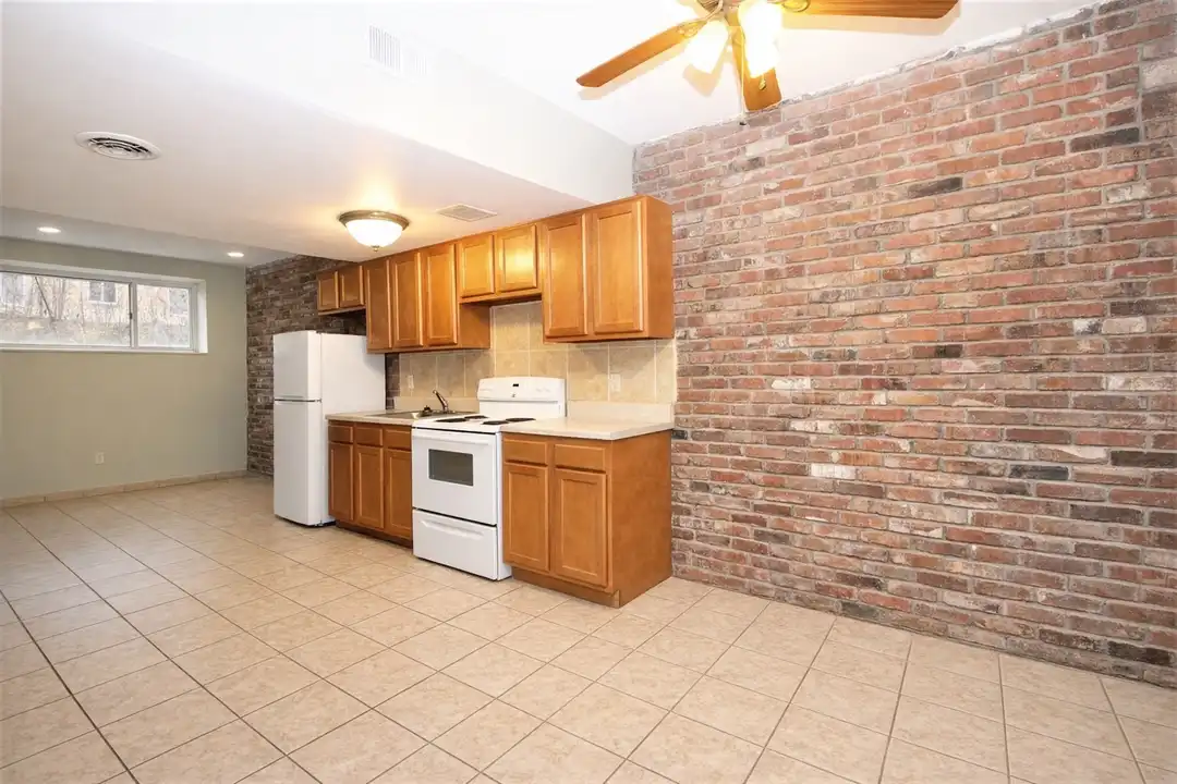 285 Moon Clinton Rd unit 3 – photo 1 of 7