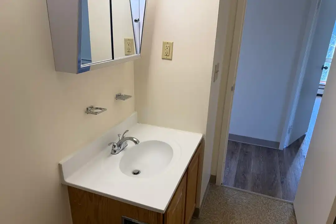 Roxbury Hills Apartments – photo 1