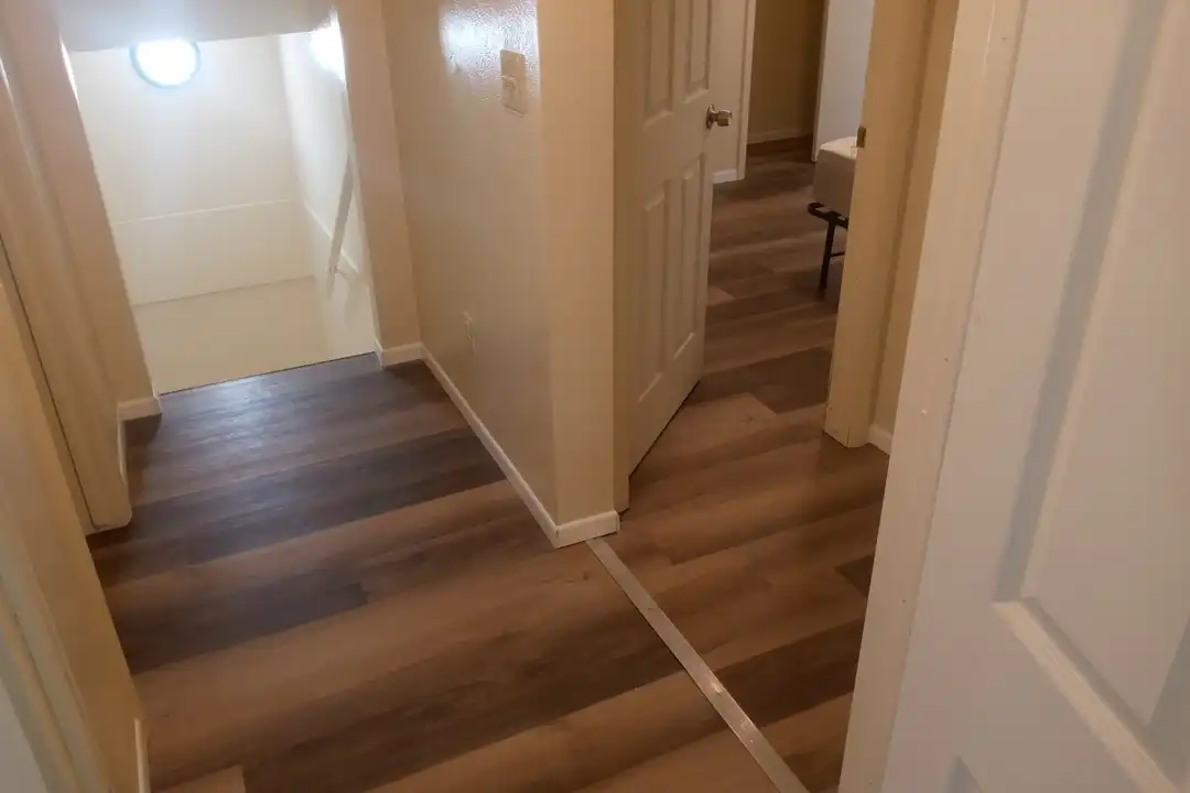 380 S Wagon Wheel Dr unit B - View 5