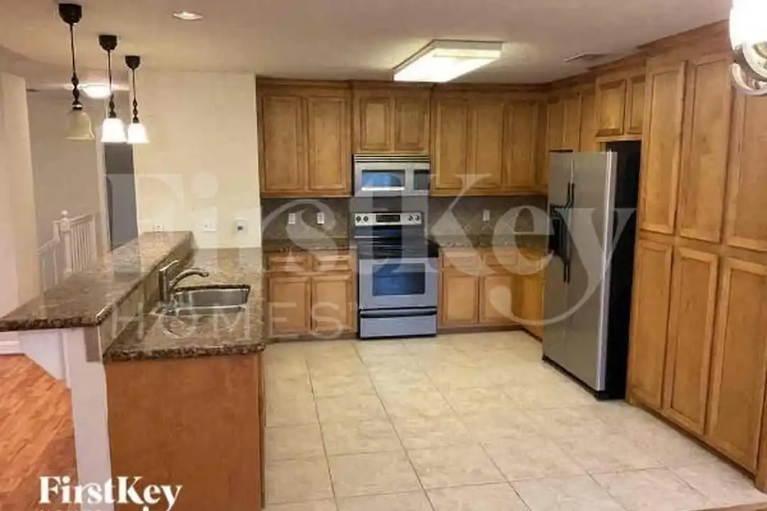 112 Golfview Ct - View 5