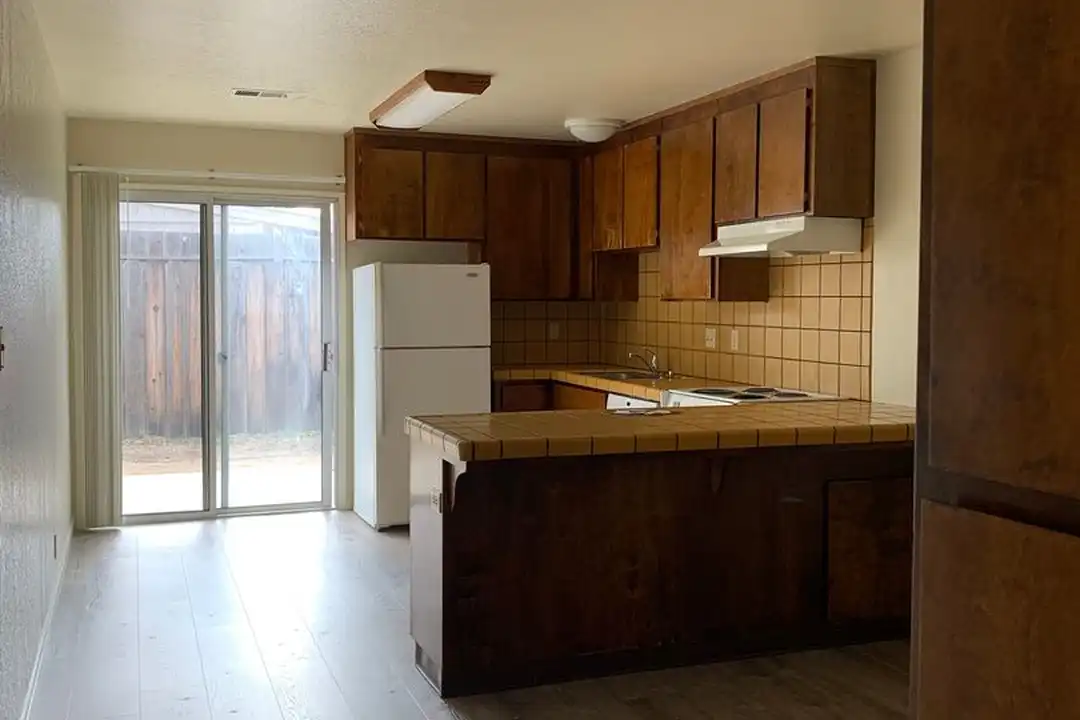 1591 Highland Dr unit 6 - View 6
