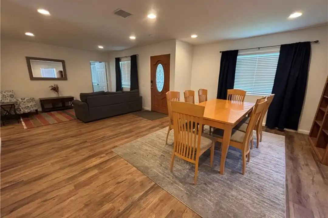 306 E Cummings Ln - View 3