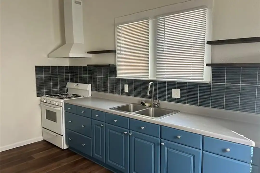 5611 Tremont St - View 5