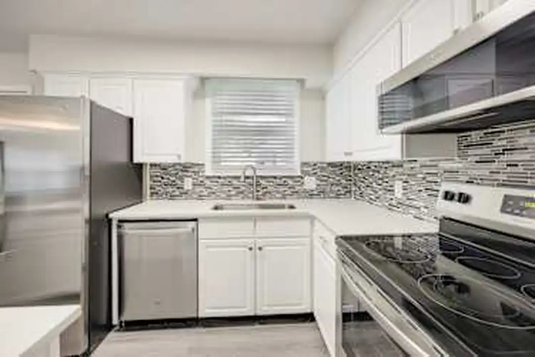 1612 Southgate Dr - View 5
