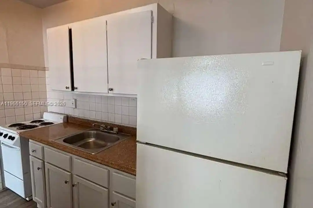 301 Sharar Ave #4 - View 4
