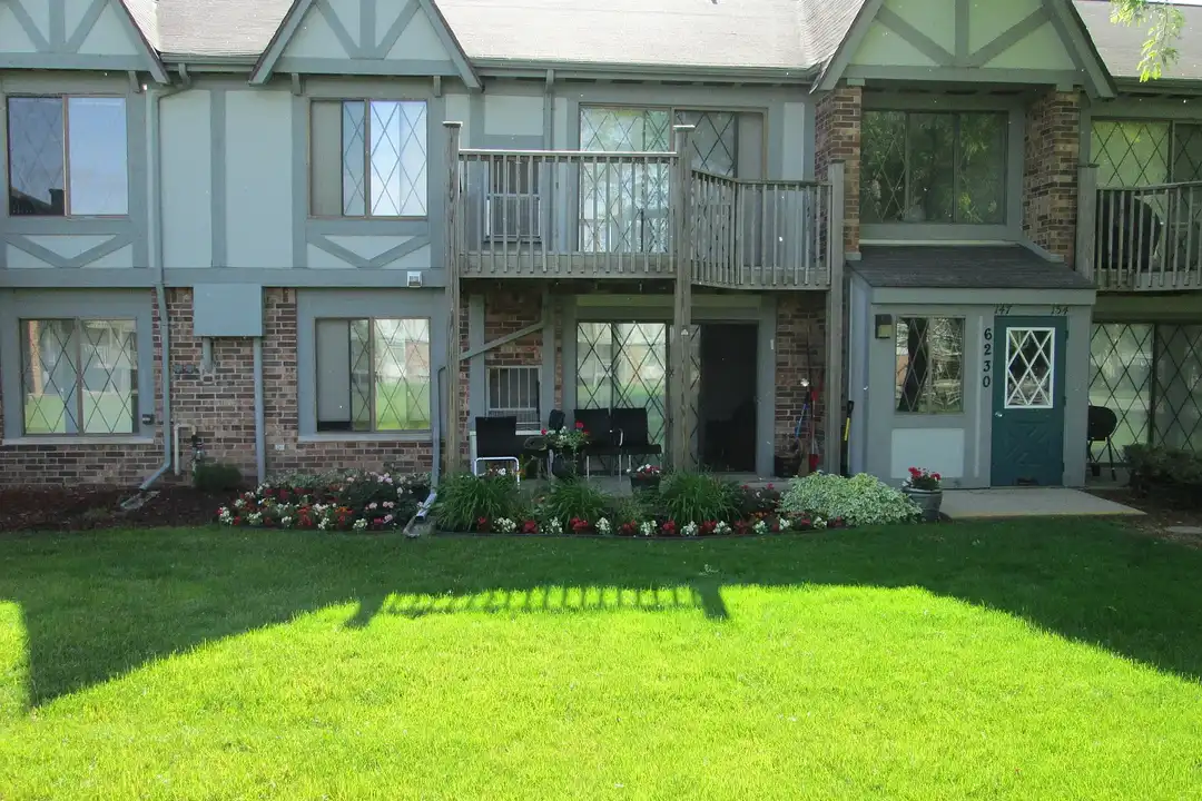 Fox Glen Apartments & Fitness Club – photo 1 of 6