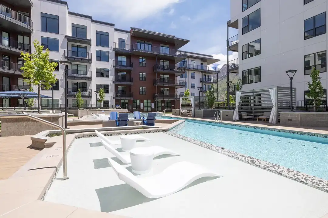 Grandeur Apartments - View 4