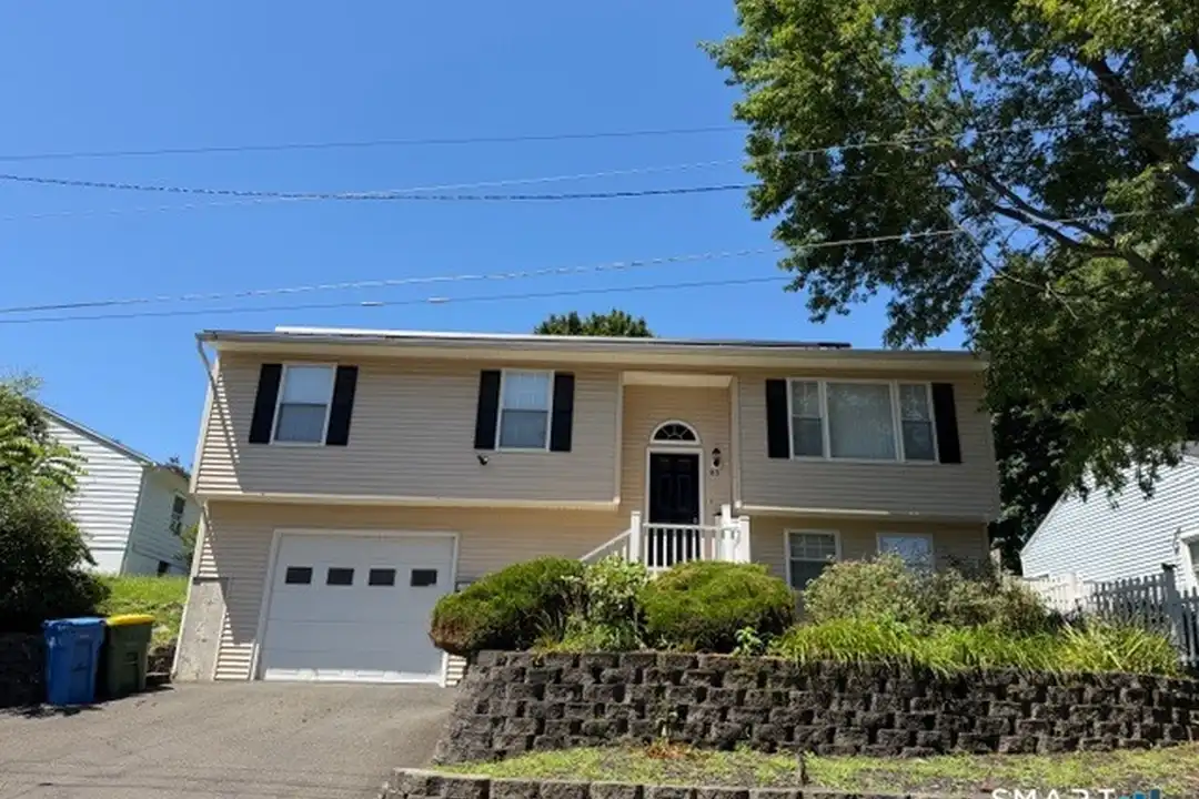 83 Essex Ave – photo 1