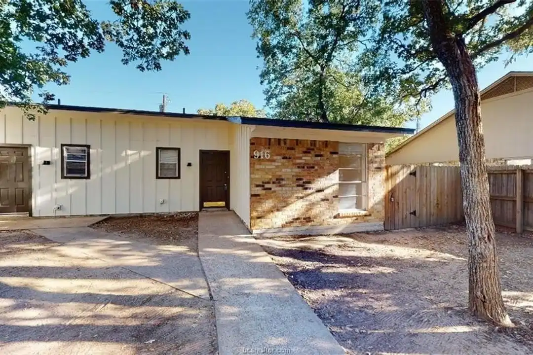 916 Navarro Dr – photo 1