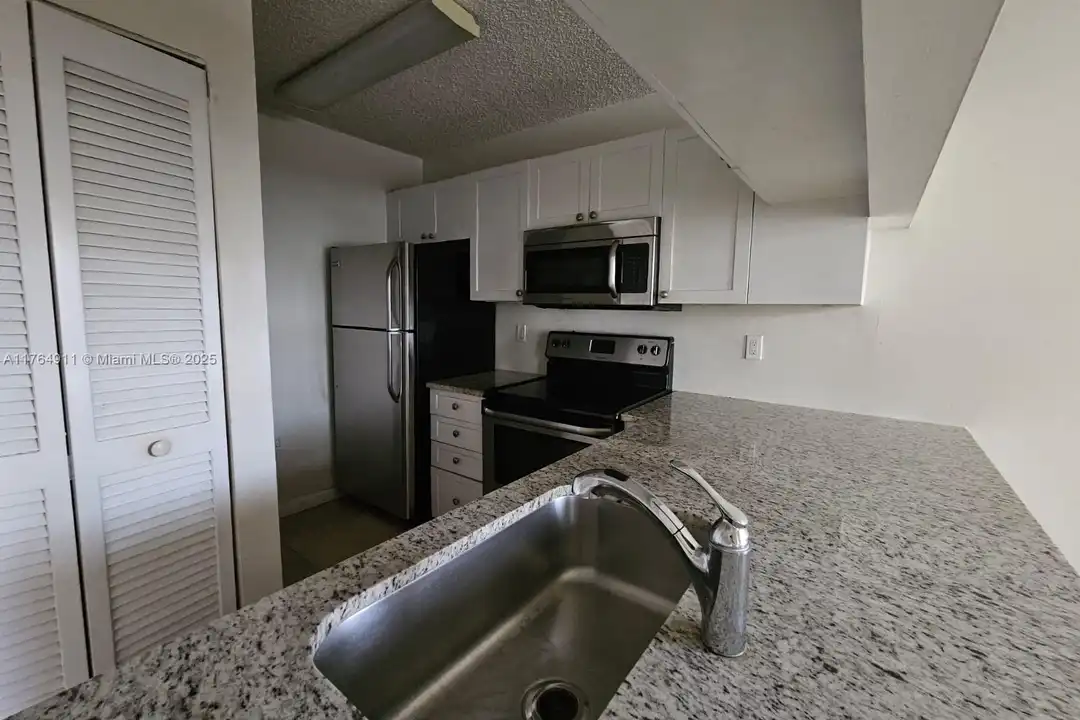 22203 Glenmoor Dr unit 22203 - View 2
