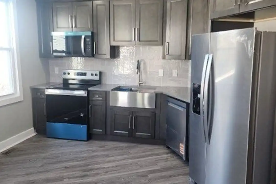 93 Hughes St #3 - More