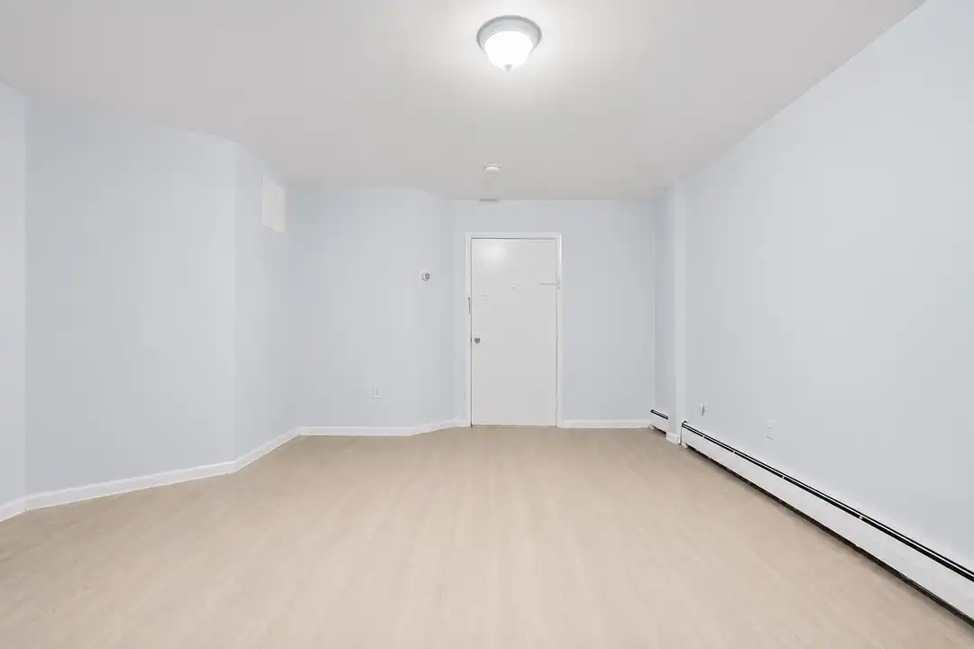 Apartment in Union City - View 5