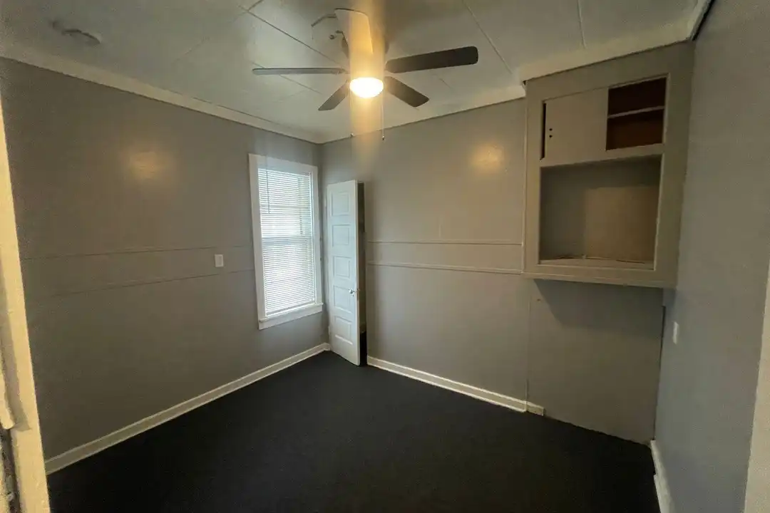 1515-1517 N 32nd St unit 1517 Upper - View 4