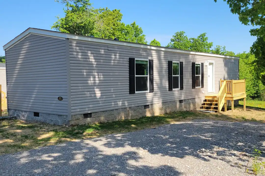 115 W Everett St – photo 1 of 23