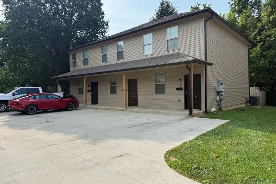 703 E Mt Vernon St – photo 1 of 9