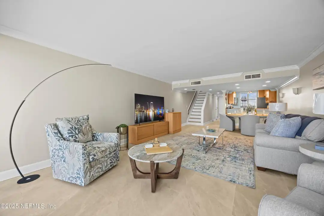 Apartment in Jacksonville Beach - More