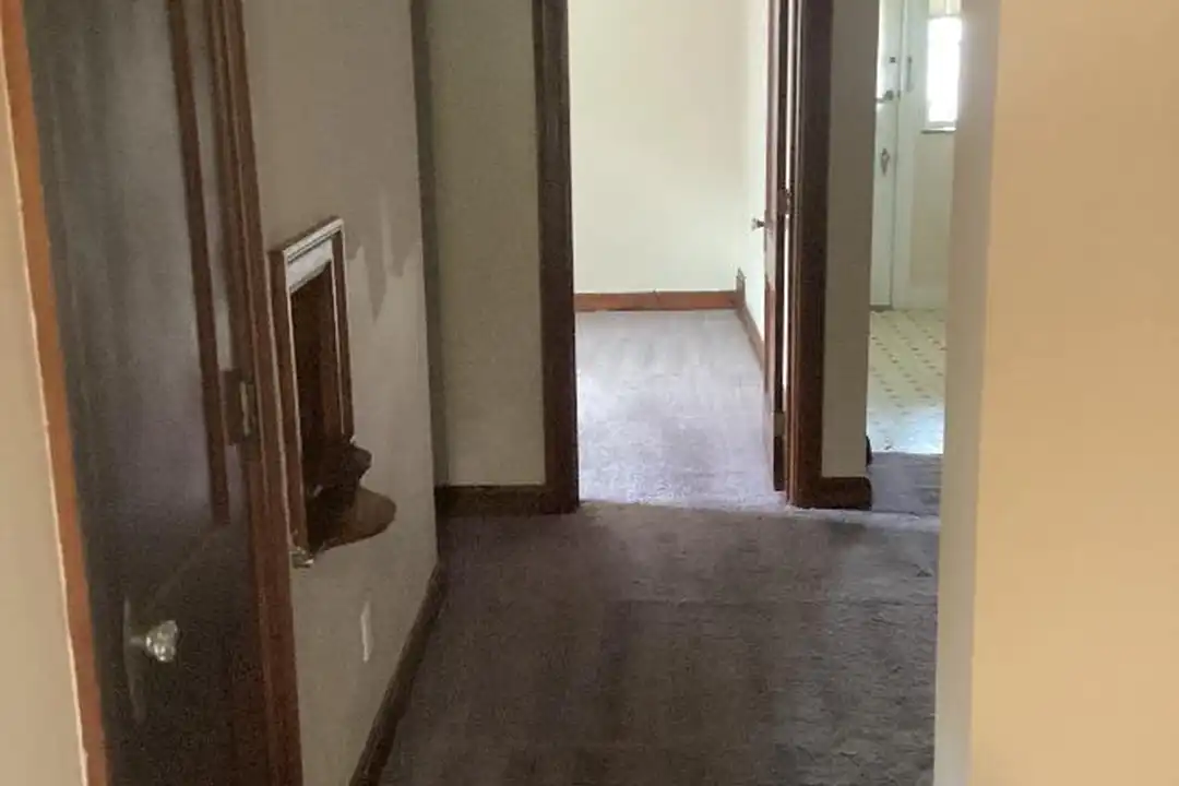 710 Kanawha Blvd W - View 3