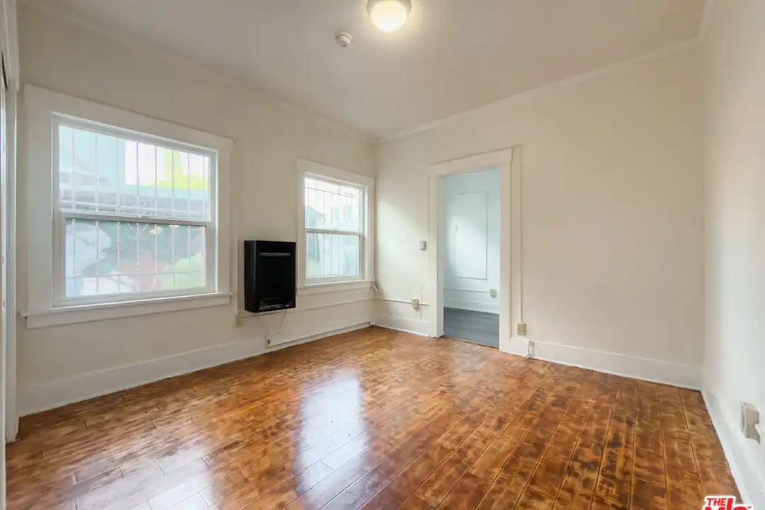 Apartment in Los Angeles - View 3